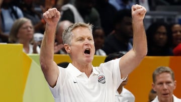 Manila (Philippines), 10/09/2023.- United States of America coach Steve Kerr reacts during the FIBA Basketball World Cup 2023 third place match between Canada and the USA at the Mall of Asia in Manila, Philippines, 10 September 2023. (Baloncesto, Filipinas, Estados Unidos) EFE/EPA/ROLEX DELA PENA
