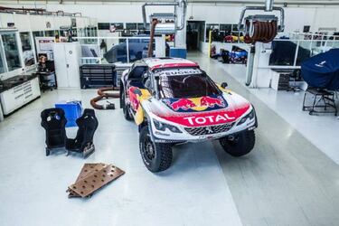 Peugeot desvela la piel del 3008 DKR de Sainz y el 'Dream Team'