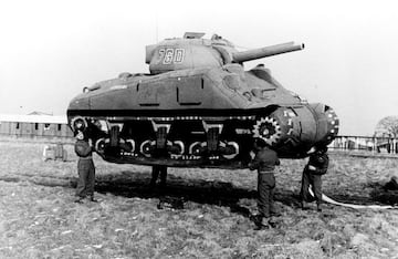 Tanque inflable en Inglaterra con el objetivo de enga?ar al enemigo. Tanto los Aliados como el Eje pusieron su empe?o en fabricar estos falsos artefactos.