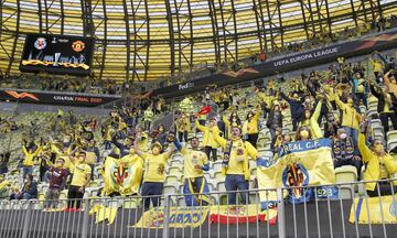 Aficionados del Villarreal en Gdansk Stadium.