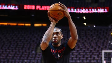 Kawhi Leonard, durante un calentamiento con Toronto Raptors.