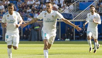 Ceballos festeja uno de los dos goles que dieron al Madrid los tres puntos hace un año.