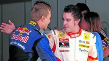 <b>FELICITACIÓN MUTUA. </b>Vettel y Alonso fueron los más rápidos ayer.