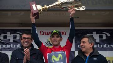 Alejandro Valverde, con su trofeo.