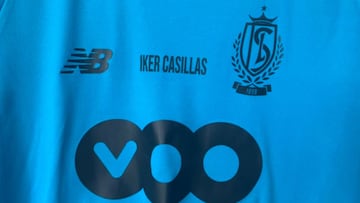 Guillermo Ochoa salió con playera dedicada a Iker Casillas