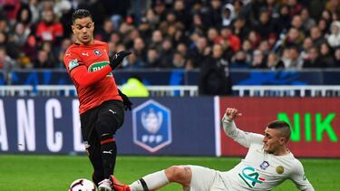 Rennes' French forward Hatem Ben Arfa (L) fights for the ball against Paris Saint-Germain's Italian midfielder Marco Verratti during the French Cup final football match between Rennes (SRFC) and Paris Saint-Germain (PSG), on April 27, 2019 at the Stade de