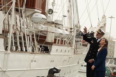 Los Reyes Felipe VI y Letizia, se despiden de la Princesa de Asturias, Leonor de Borbón antes de la partida del Juan Sebastián Elcano.