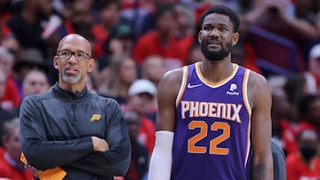 La derrota ante los Mavs abre ampollas en los Suns y en la relaci&oacute;n entre DeAndre Ayton y Monty Williams. El verano, clave para el futuro de la relaci&oacute;n.