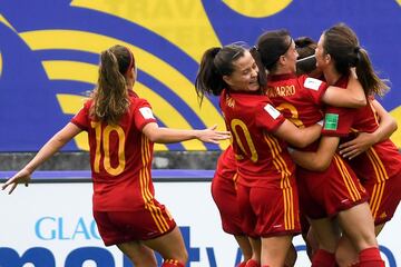 Las jugadores celebran el 2-0 obra de Patricia Guijarro.