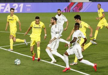 Jugada del penalti de Sofian Chakla a Sergio Ramos.