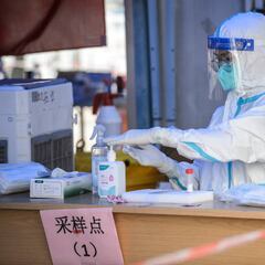 Nueva ola de Covid-19 en China infecta a seis mexicanos
