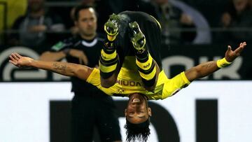 Dortmund (Germany), 23/09/2017.- Dortmund&#039;s Pierre-Emerick Aubameyang celebrates after scoring the 5-0 lead during the German Bundesliga soccer match between Borussia Dortmund and Borussia Moenchengladbach in Dortmund, Germany, 23 September 2017. (Rusia, Alemania) EFE/EPA/FRIEDEMANN VOGEL EMBARGO CONDITIONS - ATTENTION: Due to the accreditation guidelines, the DFL only permits the publication and utilisation of up to 15 pictures per match on the internet and in online media during the match.