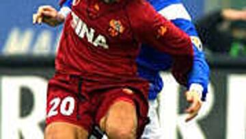 <B>GOLEADOR.</B> Batistuta será una de las principales armas de Capello en el Nou Camp.