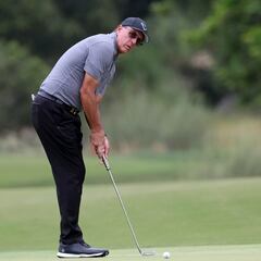 What is the cut line at the 2023 US Open? How many players made the cut?