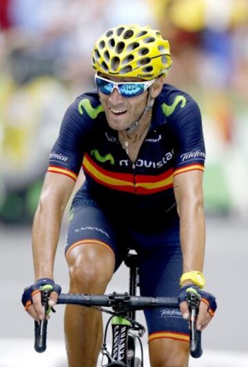 Alejandro Valverde cruzando la línea de meta.