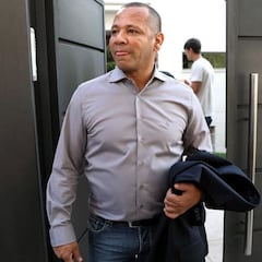 El padre de Neymar exhibe nueva sonrisa tras ponerse lentes de contacto en los dientes