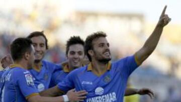 Pedro León hizo doblete contra el Betis.