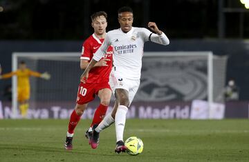Rakitic y Militao.
