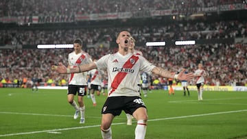 Su gran valedor es Solari. Pero su precio es impedimento. Esos 45 millones de euros que marca la cláusula de rescisión. Zurdo, de 17 años, con desborde y un guante en el pie. El Madrid encauzó ya las negociaciones el pasado año, pero fue poniendo en stand by la operación. El jugador no ocuparía plaza de extracomunitario: tiene orígenes italianos. De esa manera, el equipo blanco sólo tendría dos fichas de jugadores extracomunitarios, las de Endrick y Alexander-Arnold (cuando se cierre).