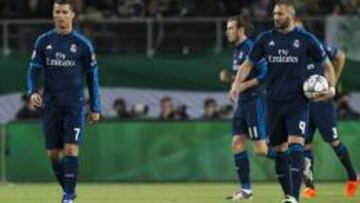 Los jugadores del Real Madrid, durante el partido de Champions League contra el Wolsfburgo.