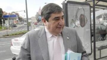 <b>SIN APOYOS. </b>Lendoiro no ha encontrado respaldo en el gobierno gallego a su petición de ayuda.