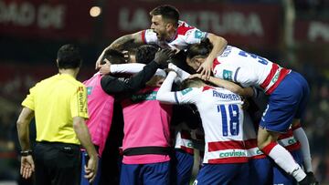 Resumen y goles del Granada - Alavés de la Jornada 25