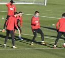 El Atlético afina la puntería antes del derbi