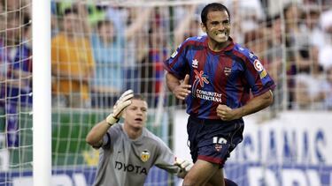 El aragonés jugó 14 partidos y marcó 4 goles con el equipo granota durante la única temporada que estuvo, la 2006-07. 