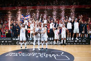 El Real Madrid conquist¨® en Murcia su liga n¨²mero 37, un t¨ªtulo que todos los jugadores del equipo blanco hab¨ªan ganado con anterioridad salvo Dzanan Musa (Hezonja ten¨ªa una Liga con el Bar?a). Rudy, que hace unos meses anunci¨® que ¨¦sta ser¨ªa su ¨²ltima temporada, se despide con su t¨ªtulo n¨²mero 26 con el Real Madrid y su s¨¦ptima Liga. Llull es el que m¨¢s ha ganado de la plantilla actual del Real Madrid. El menorqu¨ªn lleva 28 y est¨¢ a solo cinco de alcanzar a Clifford Luyk, el jugador que m¨¢s ha ganado en la historia del equipo blanco.