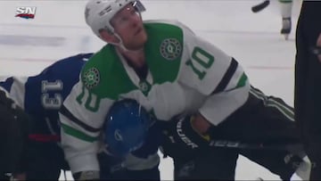 La viral pelea en el hockey sobre hielo que impacta al mundo