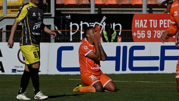 Futbol, Cobreloa vs San Luis
Fecha 23, Liga de Ascenso Caixun 2025.
El jugador de Cobreloa Ivan Ledezma controla el balon durante el partido de Liga de Ascenso Caixun contra San Luis disputado en el estadio Zorro del Desierto, Calama
31/08/2025
Pedro Tapia/Photosport
Soccer, Cobreloa vs San Luis
Matchday 23, Caixun Promotion League 2025.
Cobreloa player Ivan Ledezma controls the ball during the Caixun Ascent League match against San Luis played at the Zorro del Desierto stadium, Calama
31/08/2025
Pedro Tapia/Photosport