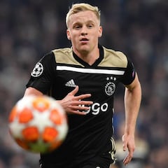Van de Beek, titular, lidera el asalto del Ajax a Tesalónica