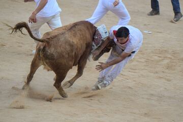 Este 7 de julio ser¨¢n los toros de la ganader¨ªa N¨²?ez del Cuvillo los que recorran las calles de la capital navarra. De esta forma comienza as¨ª el primero de los ocho encierros de las fiestas.