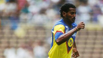 El histórico jugador del América publicó en redes sociales que en su época, “gane tres y no fuimos al Ángel de la independencia”. Llamó a los aficionados rojiblancos “mediocres disfrazados”.
