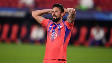 SEVILLE, SPAIN - DECEMBER 02: Olivier Giroud of Chelsea reacts after a near miss during the UEFA Champions League Group E stage match between FC Sevilla and Chelsea FC at Estadio Ramon Sanchez Pizjuan on December 02, 2020 in Seville, Spain. Sporting stadi