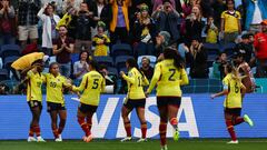 Colombia's forward #18 Linda Caicedo (L) celebrates with her teammates after scoring her team's second goal during the Australia and New Zealand 2023 Women's World Cup Group H football match between Colombia and South Korea at Sydney Football Stadium in Sydney on July 25, 2023. (Photo by DAVID GRAY / AFP)