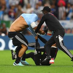 Invasión de cancha tras el gol de Messi en el Argentina-Países Bajos