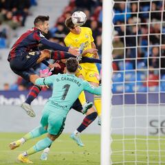 Cardona deja al Levante con la miel en los labios
