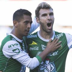 León estrena técnico y triunfa en Querétaro