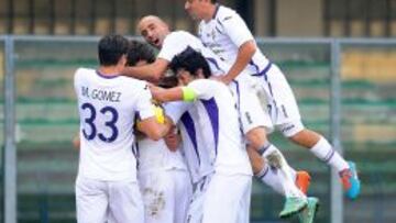 Fiorentina celebra uno de los goles en la victoria frente al Verona. 