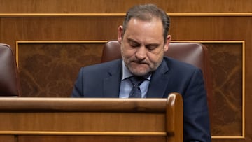 El exministro de Transportes y diputado del PSOE José Luis Ábalos durante una sesión plenaria, en el Congreso de los Diputados, a 22 de febrero de 2024, en Madrid (España). El Pleno del Congreso se ha reunido esta semana para celebrar el debate de totalidad del Proyecto de Ley Orgánica de representación paritaria y presencia equilibrada de mujeres y hombres. Durante la sesión plenaria, han debatido la enmienda a la totalidad de VOX contra el proyecto de ley orgánica de paridad que considera ‘’ideológica’, un trámite que desde el Gobierno esperan que siga su cauce parlamentario. La ley tiene el objetivo de garantizar la paridad en los órganos de decisión públicos y privados y por ello obliga a que ningún sexo tenga un peso inferior al 40 % en la dirección y el consejo de empresas, en el seno del Gobierno, en las candidaturas electorales y en los órganos de relevancia constitucional.
22 FEBRERO 2024;CONGRESO;EDU;PARIDAD
Eduardo Parra / Europa Press
22/02/2024