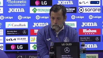 Quique S¨¢nchez Flores en rueda de prensa.