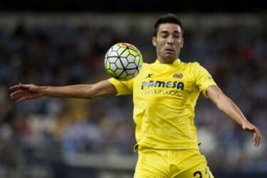 Comenzó en el 2004 en las categorías inferiores del Villarreal. Debutó con el primer equipo en la temporada 2006/07 siguiendo en activo hasta la fecha. Es el futbolista que más partidos ha jugado con el Villarreal, un total de 372 encuentros oficiales.