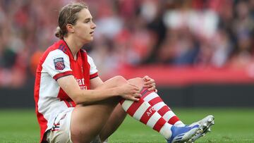 LONDON, ENGLAND - MAY 04: Vivianne Miedema of Arsenal reacts during the Barclays FA Women&#039;s Super League match between Arsenal Women and Tottenham Hotspur Women at Emirates Stadium on May 04, 2022 in London, England. (Photo by Catherine Ivill/Getty I