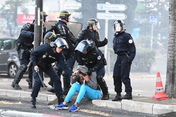 Batalla campal entre los ultras del Marsella y la policía