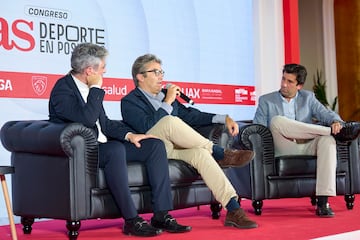 Julio García Mera, presidente de Lidersport y bicampeón del mundo de Fútbol Sala; Miquel Palencia, director UAX Rafa Nadal School of Sport y el moderador Tomás de Cos, Director adjunto de AS. 