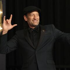 Troy Kotsur se convierte en el primer hombre sordo en ganar un Oscar