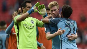 Figura del City defiende a Claudio Bravo y su "juego diferente"