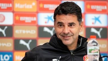 GIRONA, 29/11/2025.- El entrenador del Girona, Míchel, ofrece una rueda de prensa posterior al entrenamiento del equipo, este sábado, en preparación del partido liguero contra el Real Madrid, este domingo. EFE/ David Borrat