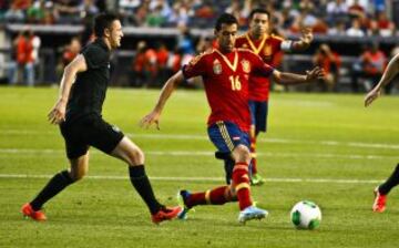 Sergio Busquets controla un balón.